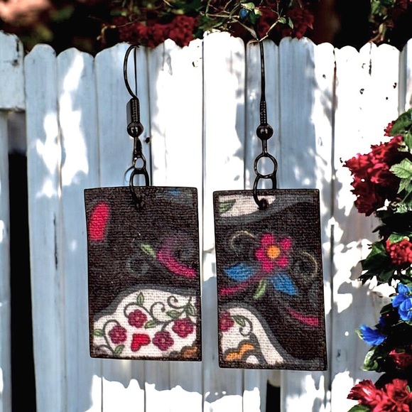 Groovy Unique Floral Dangles - Picture 4 of 7